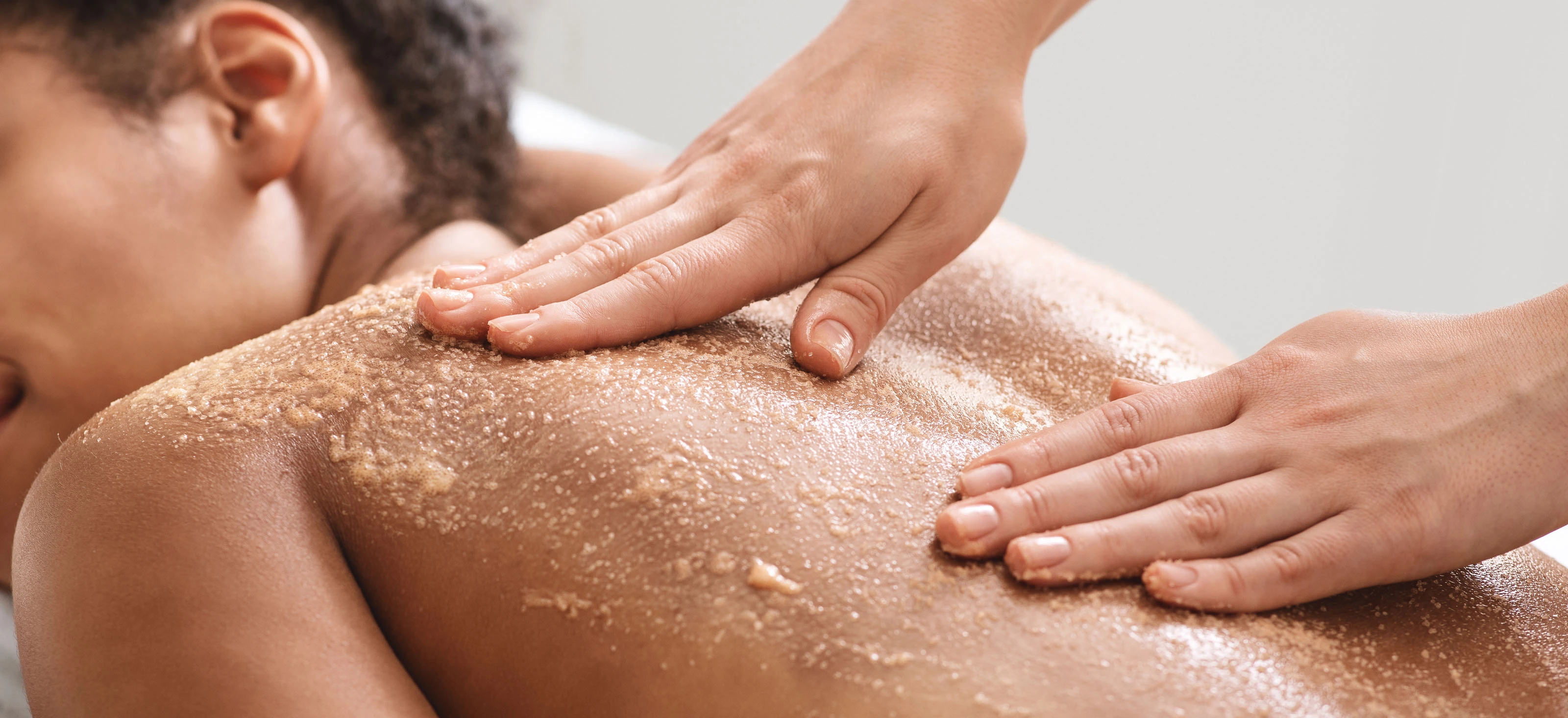 Slimming peeling oil massage